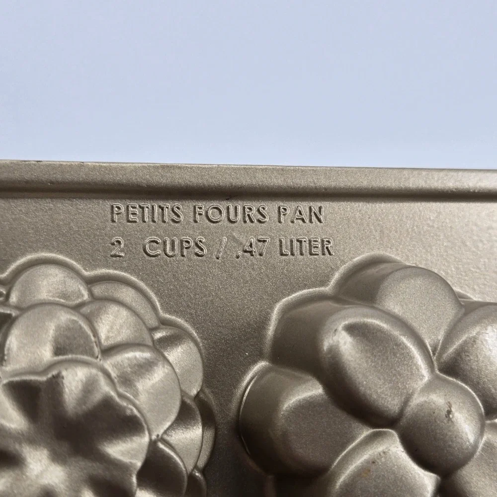Nordic Ware Petits Fours Pan Cast Aluminum Floral Cakelet Mold 20 Cavity Gold